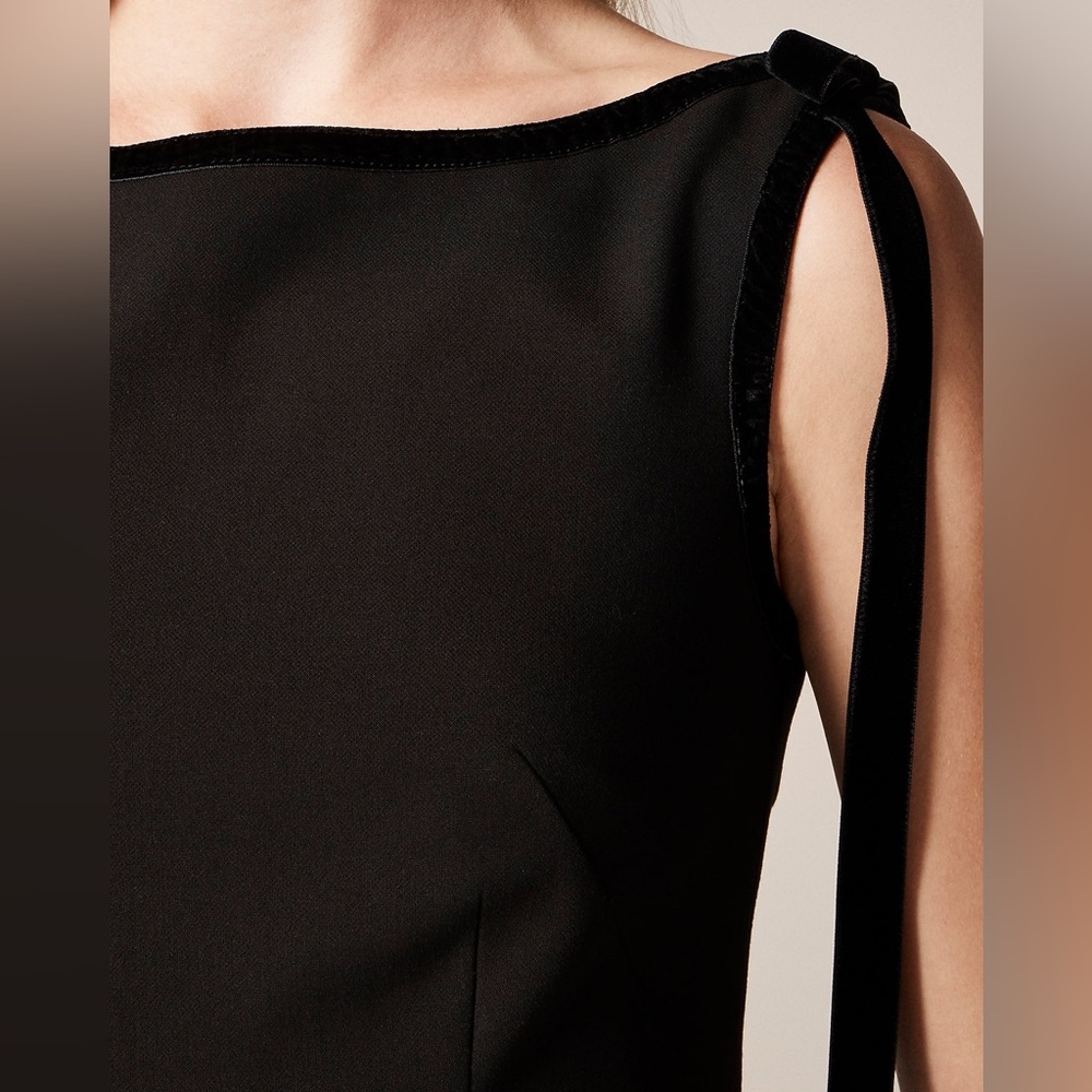 J. CREW sheath dress w/velvet bows in four-season stretch Size 00 NWT
$298 - Picture 3 of 9
